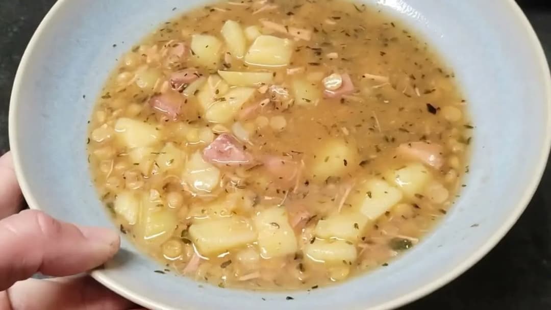 Ile kcal ma zupa grochowa? Sprawdź kaloryczność i skład!