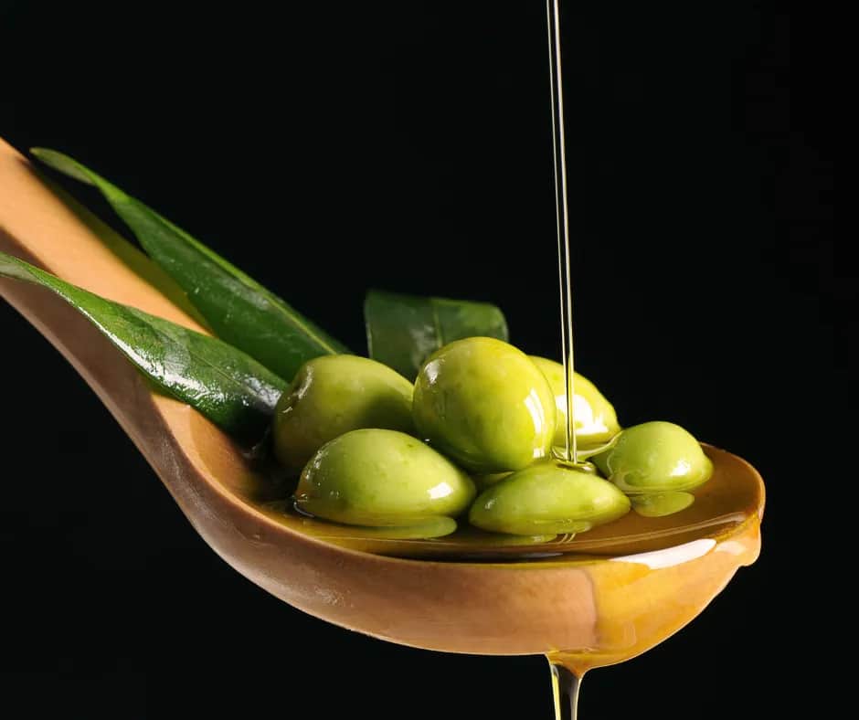 Oliwa z wytłoczyn z oliwek do czego? Odkryj jej niezwykłe zastosowania