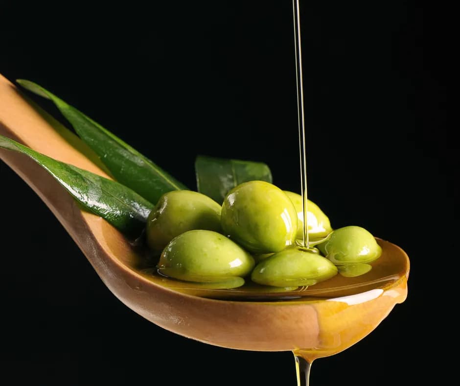 Oliwa z wytłoczyn z oliwek do czego? Odkryj jej niezwykłe zastosowania