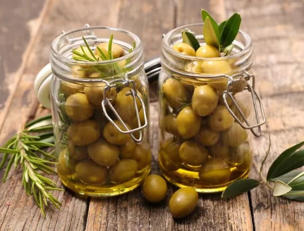 Jak zrobić oliwę z oliwek w domu - proste kroki i najlepsze porady