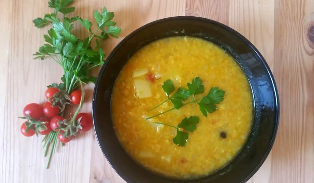 Jak zrobić zupę z soczewicy, aby była smaczna i zdrowa?