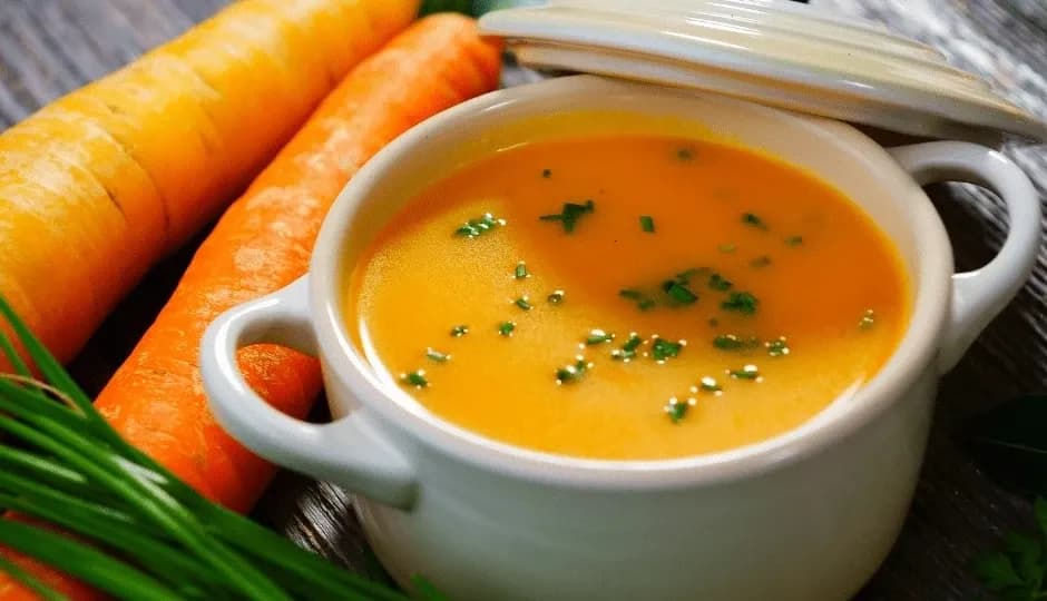 Jakie zupy przy chorobie Crohna pomogą złagodzić objawy?