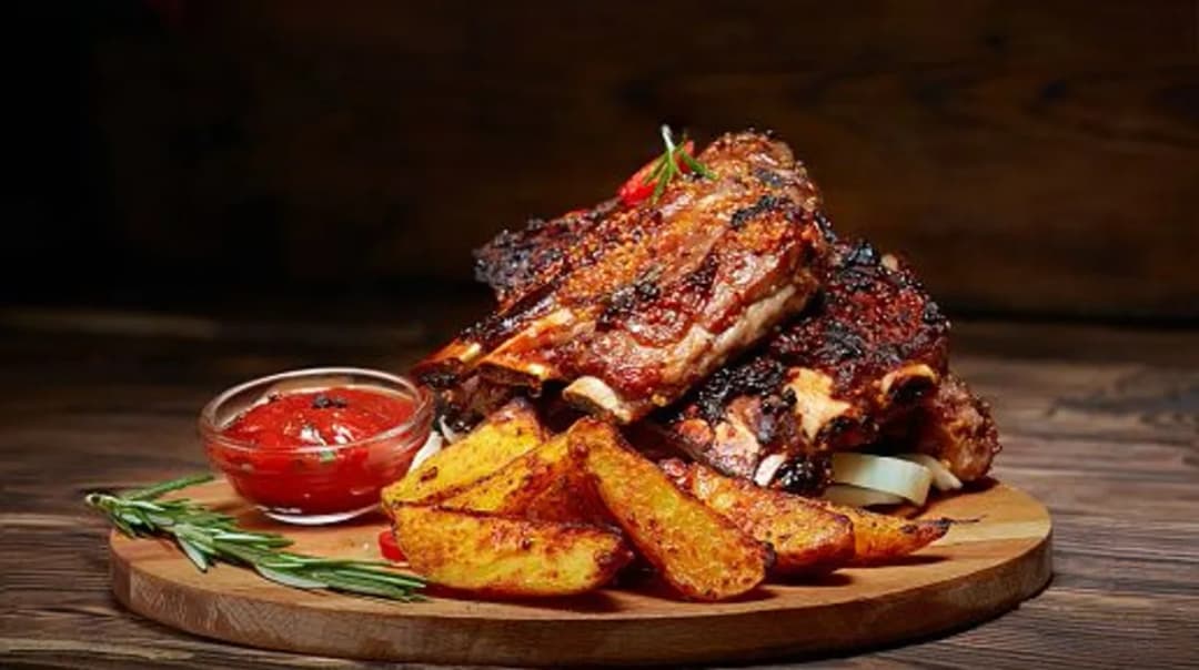 Z czym podawać żeberka na obiad, aby zaskoczyć gości smakiem