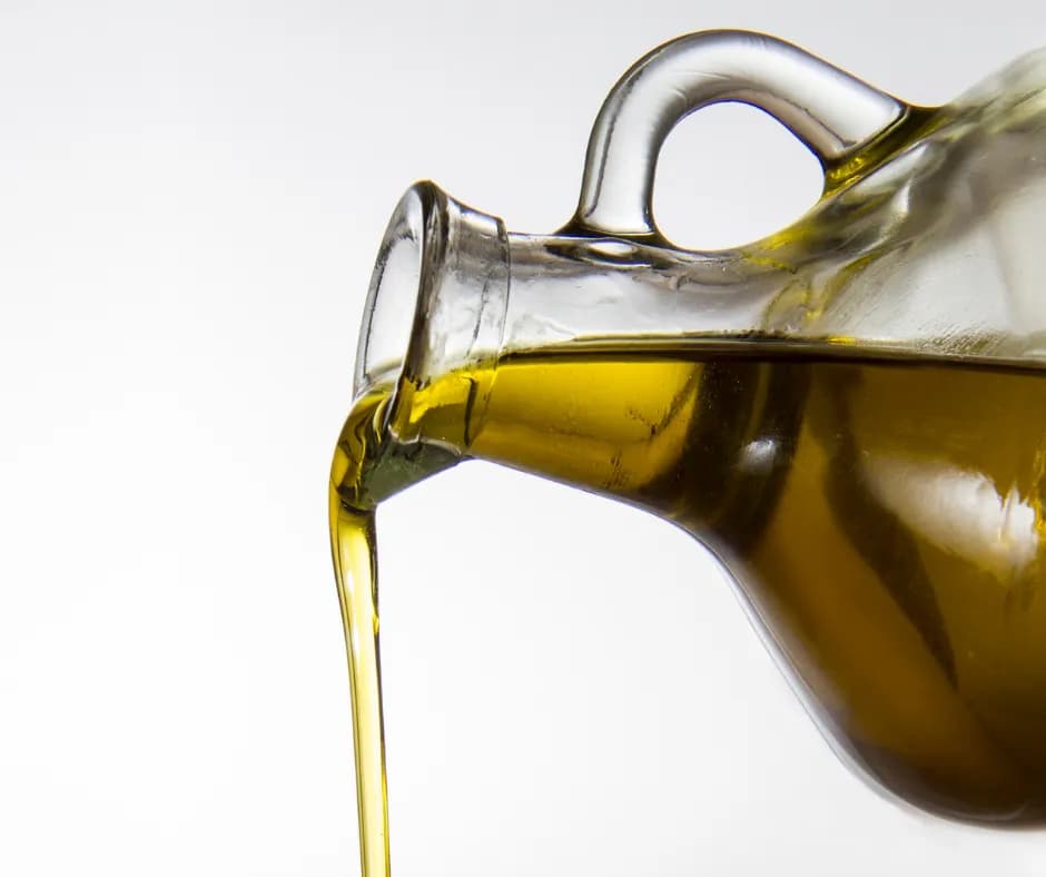 Olej lniany czy oliwa z oliwek - który tłuszcz jest zdrowszy?